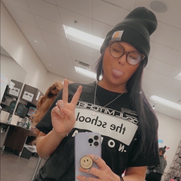 Meet your Posher, Andee - Picture 1 of 1